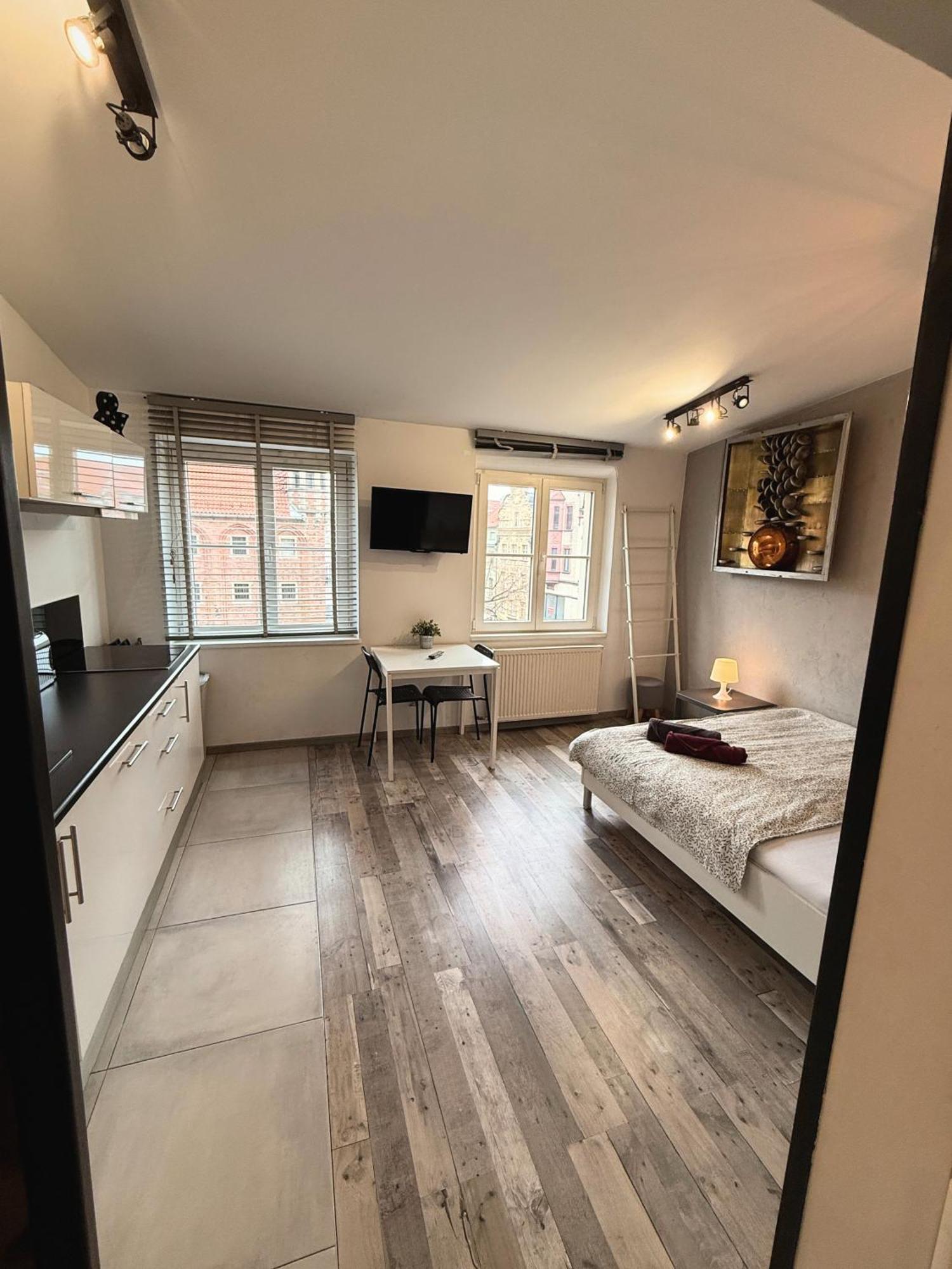Apartament Z Widokiem Na Pomnik Kopernika - Rynek Staromiejski Stary Toruń Esterno foto