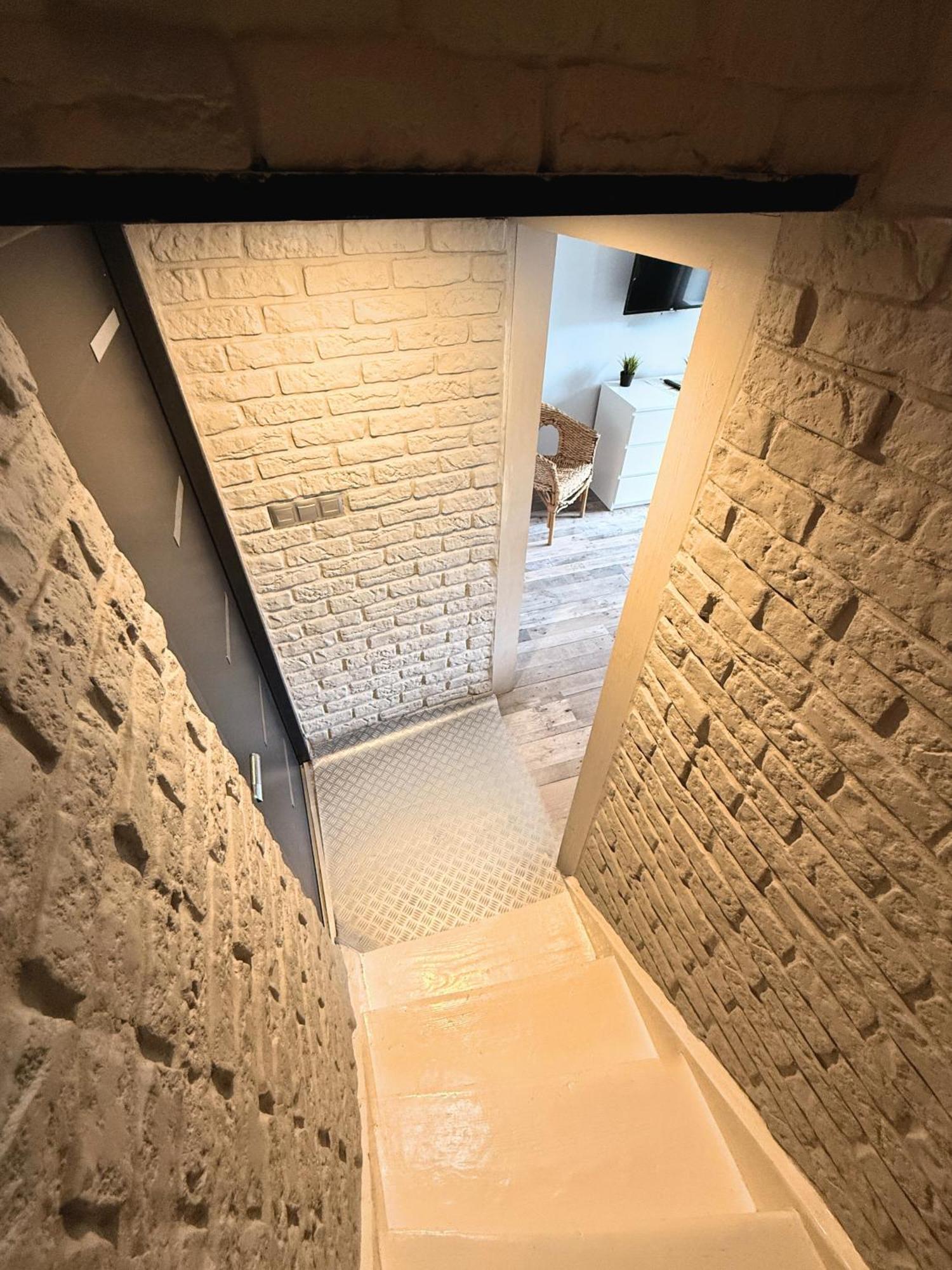 Apartament Z Widokiem Na Pomnik Kopernika - Rynek Staromiejski Stary Toruń Esterno foto
