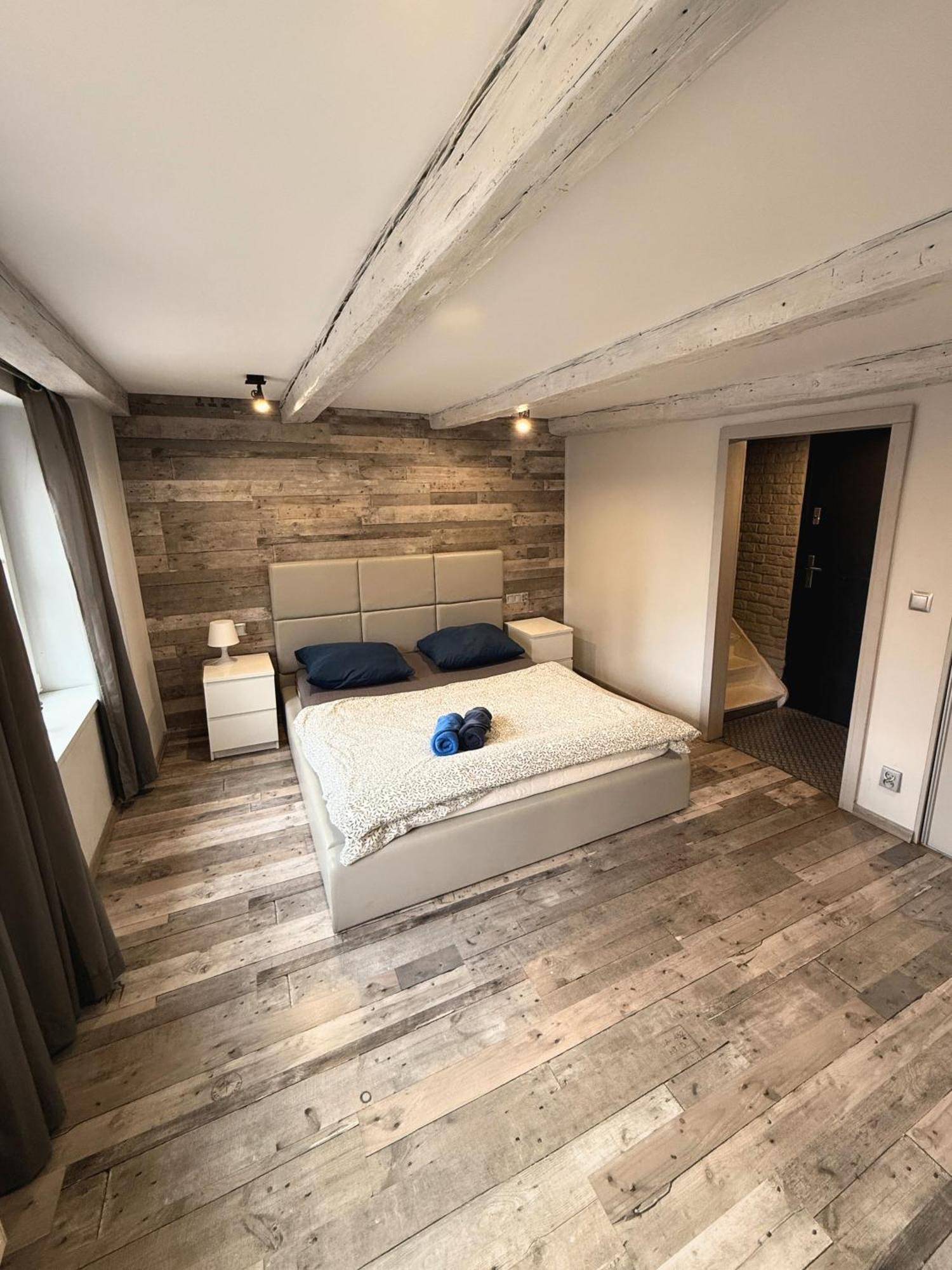 Apartament Z Widokiem Na Pomnik Kopernika - Rynek Staromiejski Stary Toruń Esterno foto