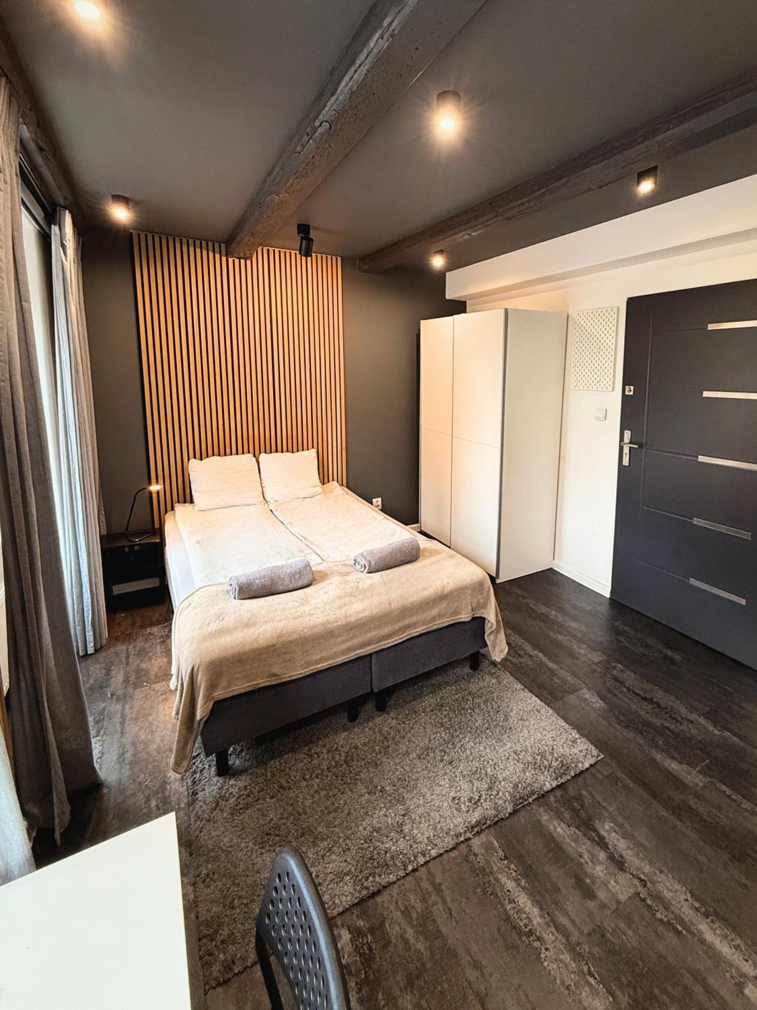 Apartament Z Widokiem Na Pomnik Kopernika - Rynek Staromiejski Stary Toruń Esterno foto